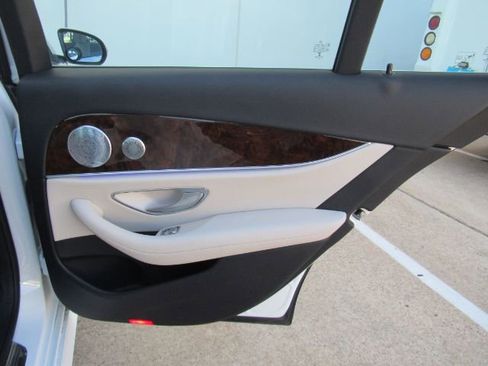 Used 2017 Mercedes-Benz E 300 image 23