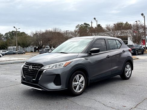 Used 2021 Nissan Kicks S image 3