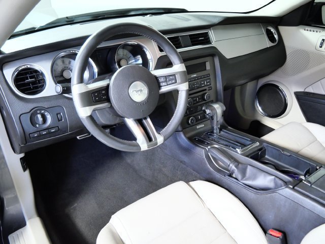 Used 2010 Ford Mustang Coupe RWD image 3
