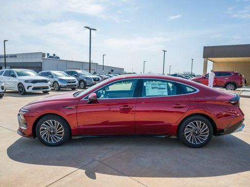 New 2026 Hyundai Sonata SEL FWD image 2