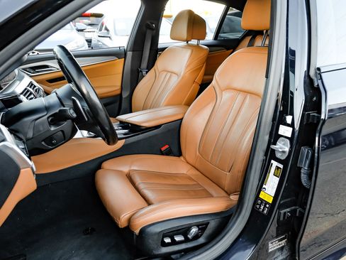 Used 2018 BMW M550i xDrive image 41