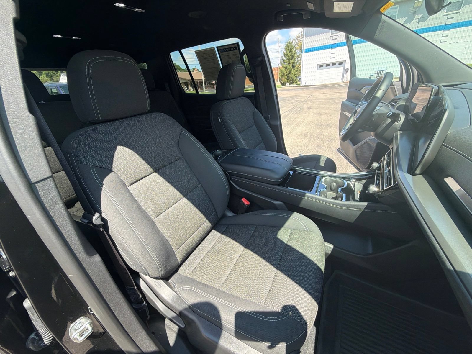 Used 2025 Chevrolet Traverse LT w/ LPO, Floor Liner Package FWD image 29