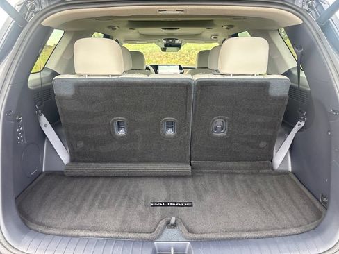 Used 2024 Hyundai Palisade Limited FWD image 18