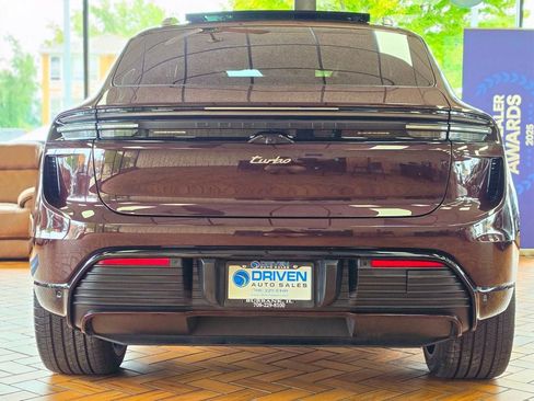 Used 2025 Porsche Macan Turbo Electric AWD/4WD image 11