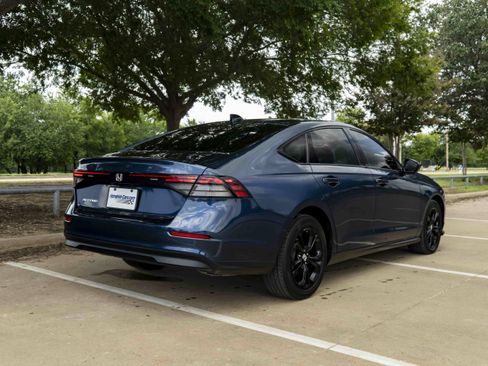 Used 2025 Honda Accord SE image 9