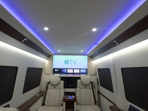 Used 2019 Mercedes-Benz Sprinter 2500 w/ Premium Package image 27