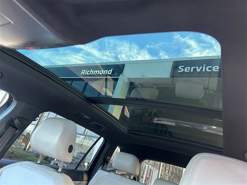 Used 2024 Volkswagen Tiguan SE R-Line image 16