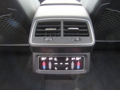 Used 2019 Audi e-tron Prestige w/ Prestige Package image 32