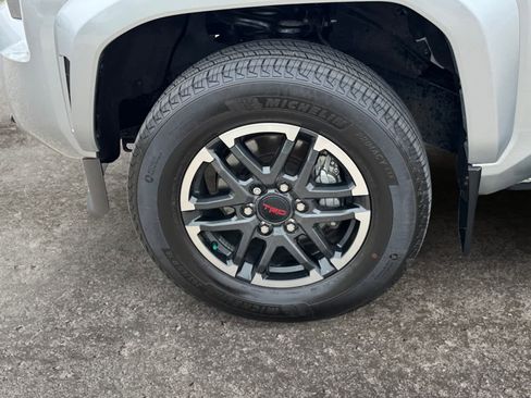 Used 2024 Toyota Tacoma TRD Sport AWD/4WD image 11