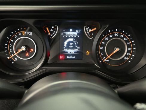 Used 2025 Jeep Gladiator Sport AWD/4WD image 13