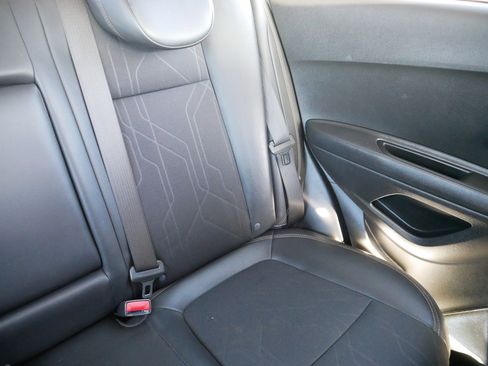 Used 2019 Chevrolet Trax LT w/ LT Convenience Package image 14