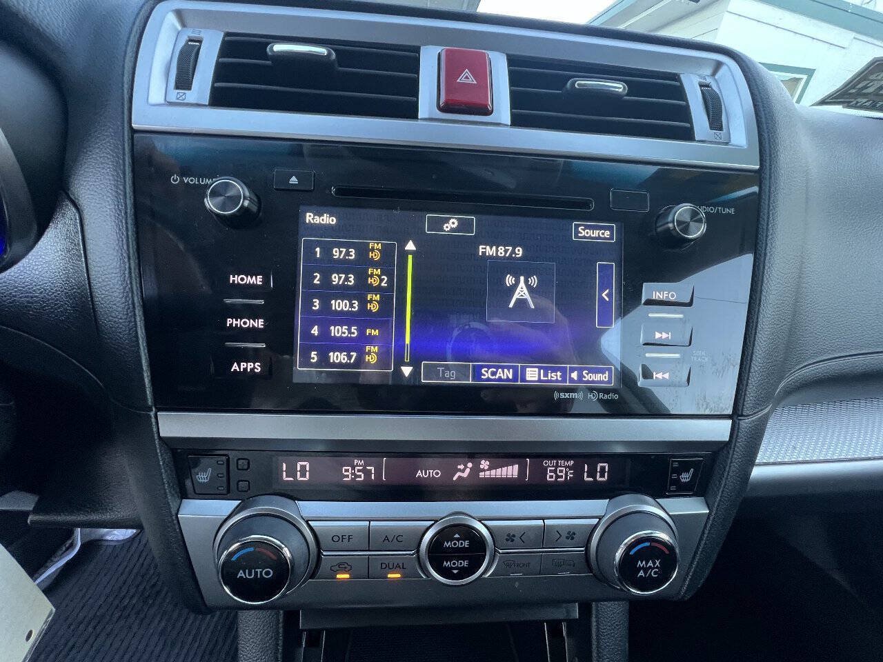 Used 2017 Subaru Outback 2.5i Premium AWD/4WD image 12