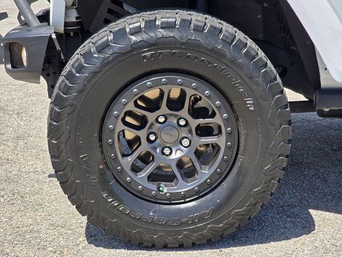 Used 2021 Jeep Wrangler Unlimited Rubicon w/ Xtreme Recon 35" Tire Package AWD/4WD image 23