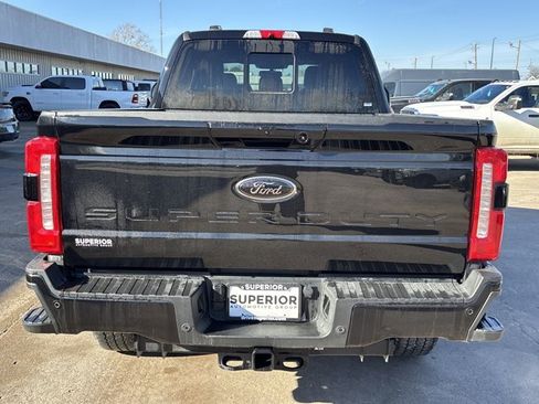 Used 2025 Ford F250 Lariat w/ Black Appearance Package image 4