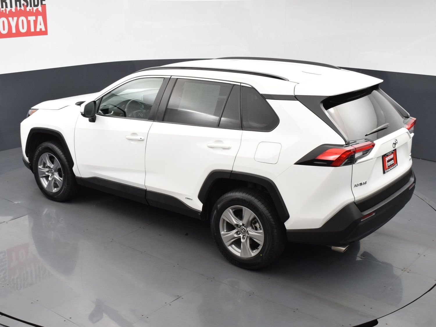 Used 2025 Toyota RAV4 XLE AWD/4WD image 18