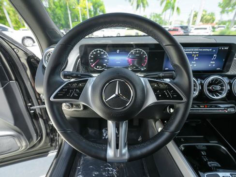 Used 2025 Mercedes-Benz GLB 250 image 10