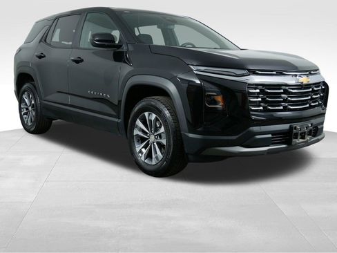 Used 2025 Chevrolet Equinox LT image 2