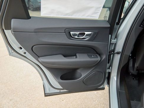 New 2026 Volvo XC60 B5 Ultra w/ Climate Package image 19