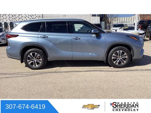 Used 2022 Toyota Highlander XLE image 15