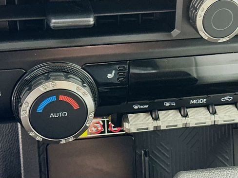 Used 2024 Toyota Tacoma TRD Sport w/ TRD Sport Upgrade Package image 18