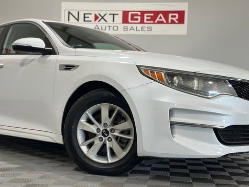 Used 2018 Kia Optima LX image 3