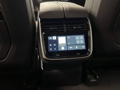 Used 2025 Rivian R1S Adventure image 39