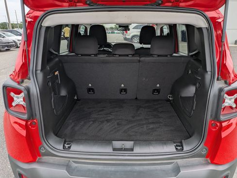 Used 2023 Jeep Renegade Latitude AWD/4WD image 31