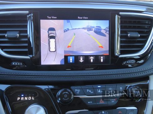 Used 2019 Chrysler Pacifica Limited w/ Tire & Wheel Group image 26