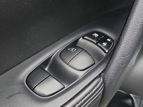 Certified 2019 Nissan Rogue S image 25