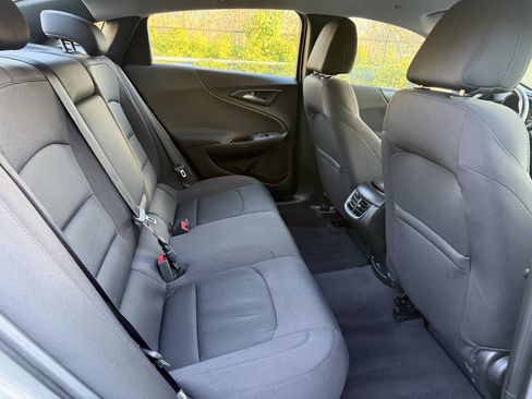 Used 2017 Chevrolet Malibu LT image 25