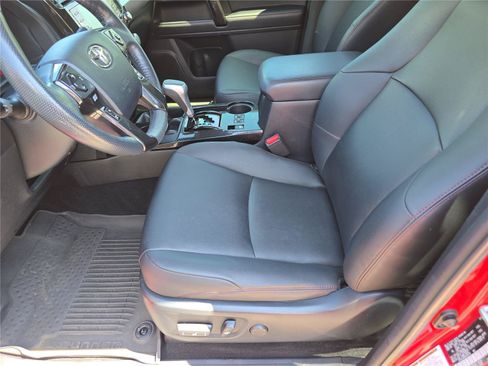 Used 2024 Toyota 4Runner TRD Off-Road Premium w/ Moonroof Package AWD/4WD image 21