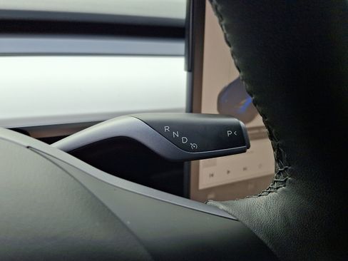 Used 2022 Tesla Model Y Long Range image 15