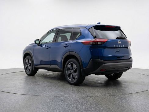 Used 2025 Nissan Rogue SV image 6