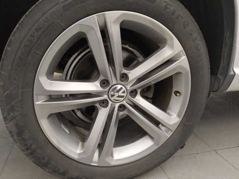 Used 2017 Volkswagen Tiguan Sport FWD image 31