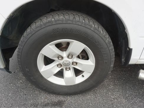 Used 2017 RAM 1500 Classic SLT RWD image 29