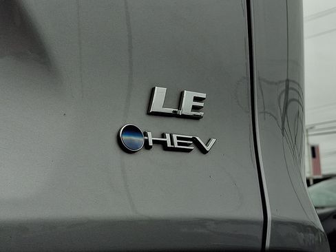 Used 2025 Toyota RAV4 LE AWD/4WD image 28