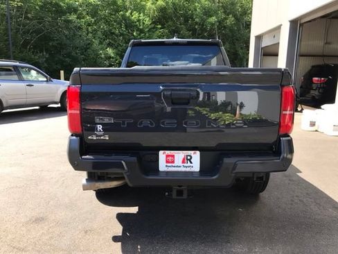 Used 2025 Toyota Tacoma SR5 AWD/4WD image 7