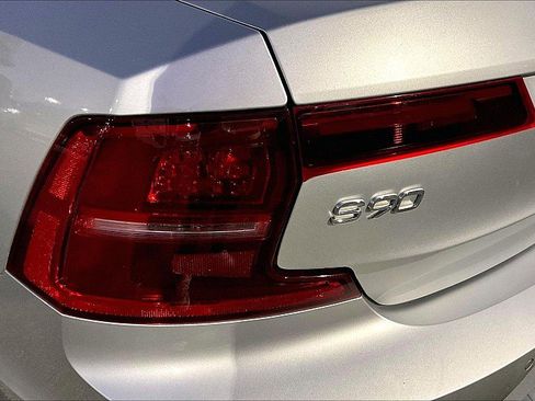 Used 2018 Volvo S90 T5 Momentum w/ Momentum Plus Package image 28