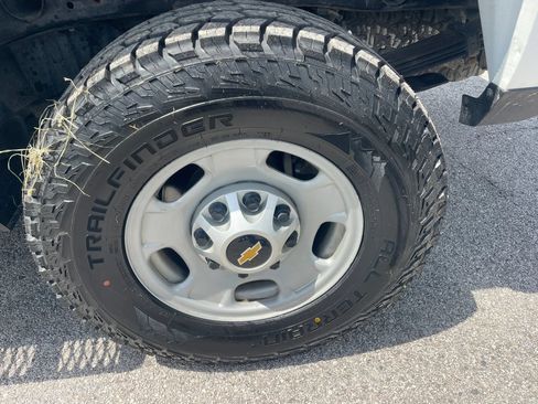 Used 2019 Chevrolet Silverado 2500 W/T w/ Snow Plow Prep Package AWD/4WD image 13