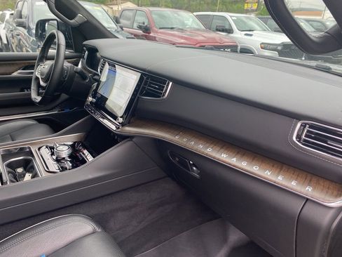 Used 2022 Jeep Grand Wagoneer Series II AWD/4WD image 8