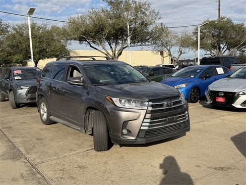 Used 2017 Toyota Highlander Limited image 3