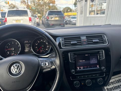 Used 2017 Volkswagen Jetta SEL image 17