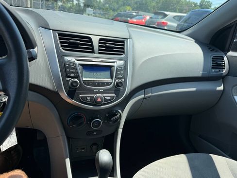 Used 2012 Hyundai Accent GLS FWD image 6