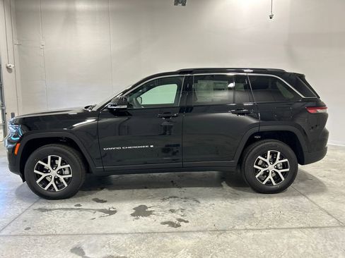 New 2025 Jeep Grand Cherokee Limited image 9