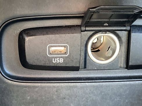 Used 2023 Hyundai Venue SEL image 23