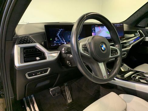 Used 2024 BMW X7 xDrive40i w/ M Sport Package AWD/4WD image 19