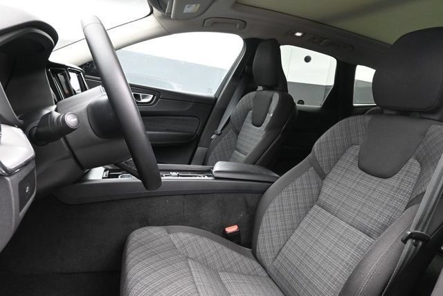 Used 2024 Volvo XC60 B5 Core w/ Climate Package AWD/4WD image 10