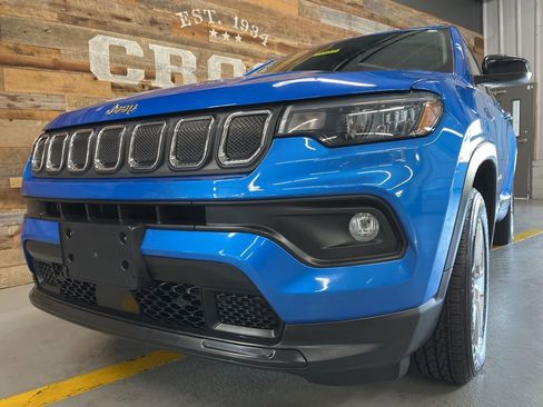 Used 2022 Jeep Compass Latitude w/ Convenience Group AWD/4WD image 9