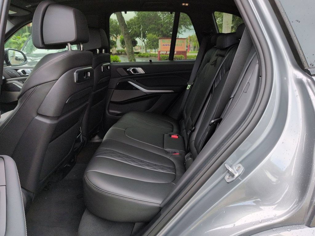 New 2026 BMW X5 xDrive40i w/ Executive Package AWD/4WD image 14