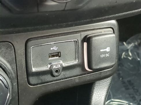 Used 2019 Jeep Renegade Latitude w/ Cold Weather Group image 36